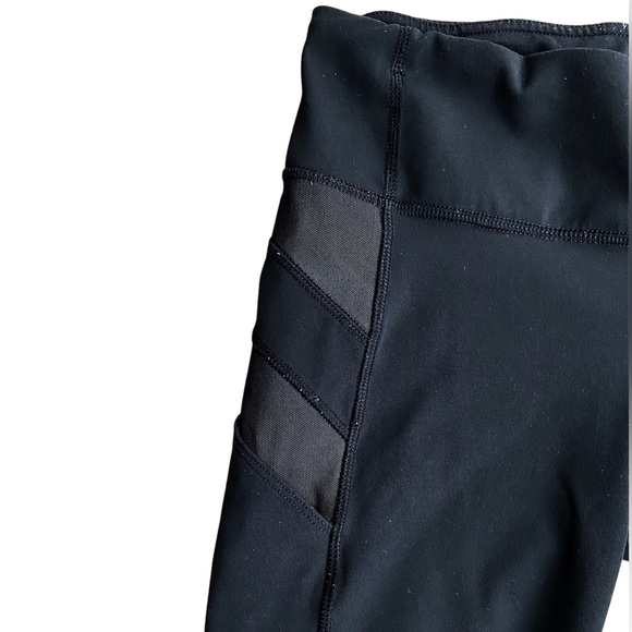 LULULEMON Black Cropped Leggings w/Side Pockets and Mesh Strip on Hem Size 4 - Picture 5 of 8